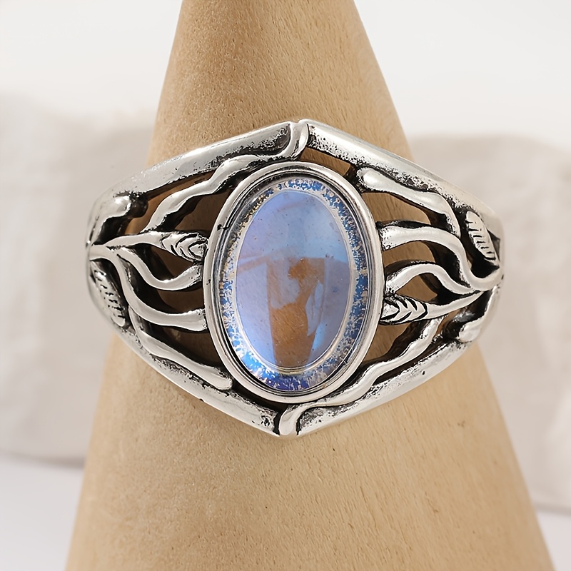 Women's Retro Oval Hollow Ring, Artistic Accessory